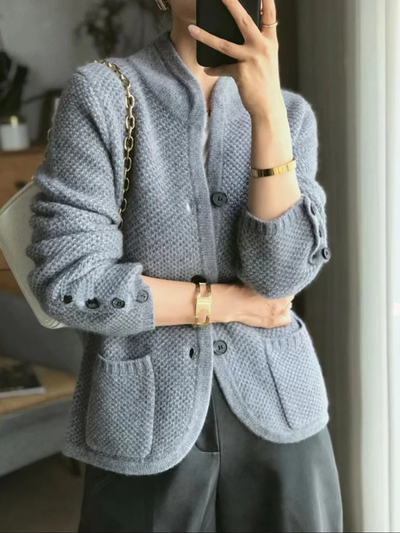 Jasmine - Stylischer Strickcardigan mit raffiniertem hohen Kragen