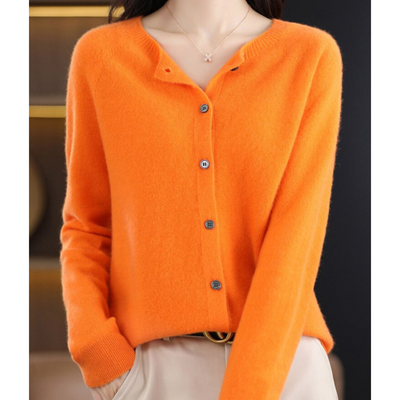 Luxuriöse Damenstrickjacke mit O-Ausschnitt aus Merinowolle in seidenweicher Kaschmir-Optik