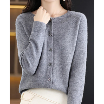 Luxuriöse Damenstrickjacke mit O-Ausschnitt aus Merinowolle in seidenweicher Kaschmir-Optik