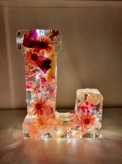 PetalLume - Handgefertigtes Blumen Harz Nachtlicht