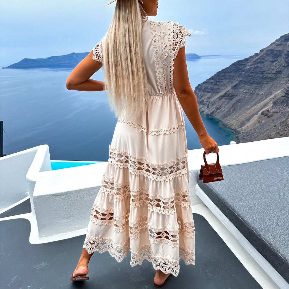 Antonina - Elegantes langes Spitzenkleid mit glamourösem Flair