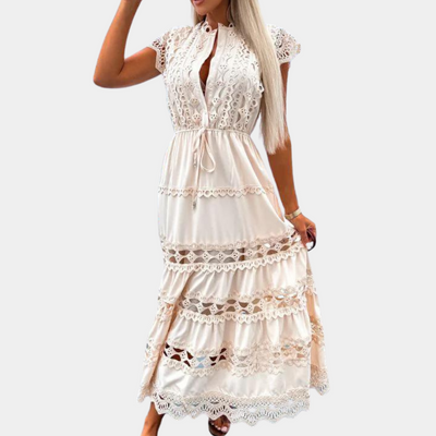 Antonina - Elegantes langes Spitzenkleid mit glamourösem Flair