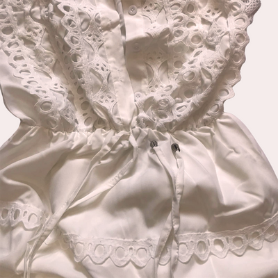 Antonina - Elegantes langes Spitzenkleid mit glamourösem Flair
