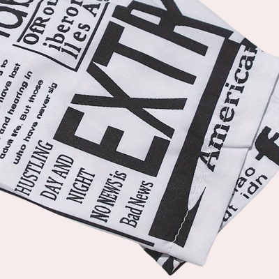 Antonia - Luxuriöses Kleid mit einzigartigem, künstlerischem Zeitungsdesign