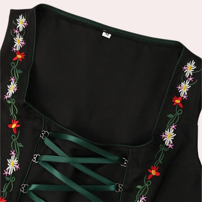 Stilvolle Andrina - Damen Dirndl mit eleganten Spitzenärmeln für das Oktoberfest