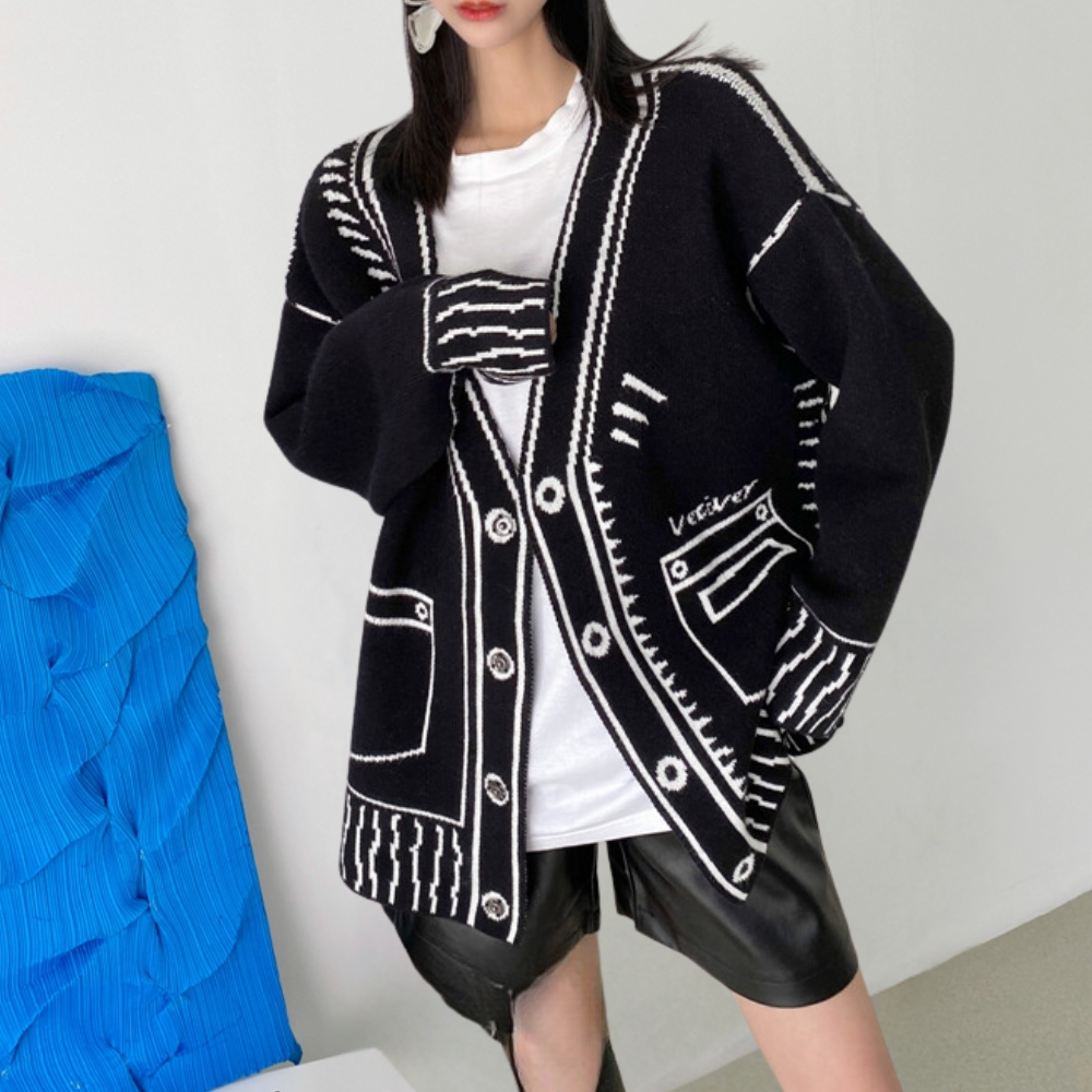 Theodosia - Verspielte Damen Strickjacke mit einzigartigem Druck