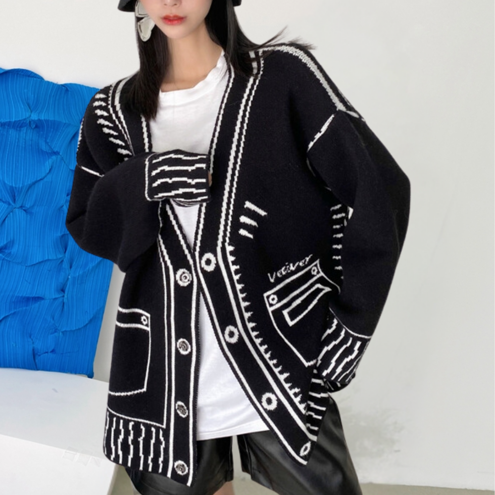 Theodosia - Verspielte Damen Strickjacke mit einzigartigem Druck