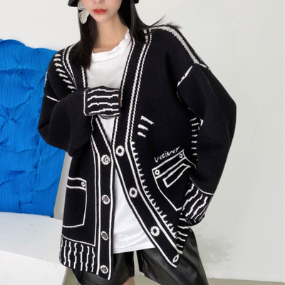 Theodosia - Verspielte Damen Strickjacke mit einzigartigem Druck