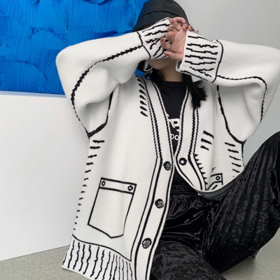 Theodosia - Verspielte Damen Strickjacke mit einzigartigem Druck