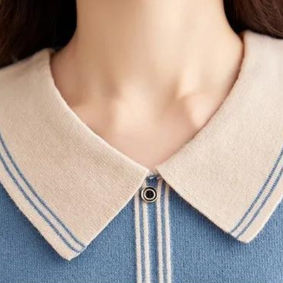 Modischer Damenpullover mit elegantem Kragen und schicken Knöpfen von Rosica
