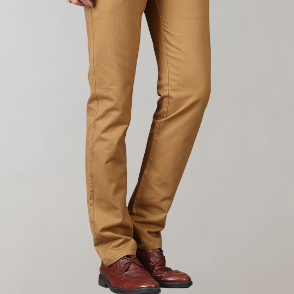Stilvolle Pelle Chino für den Mann