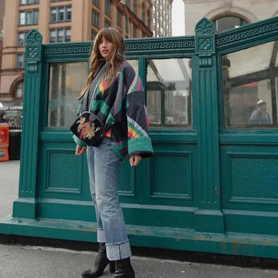 Serenity - Trendiger gesteppter Kimono-Cardigan mit leuchtenden Regenbogen-Streifen