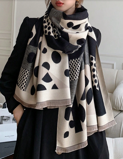 Alyssa – Eleganter Grafischer Schal
