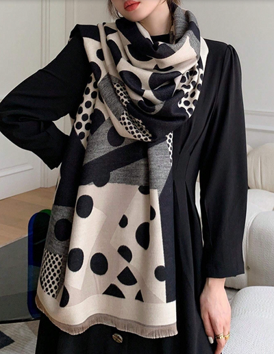 Alyssa – Eleganter Grafischer Schal