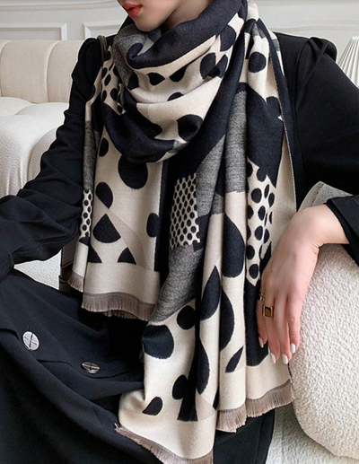 Alyssa – Eleganter Grafischer Schal