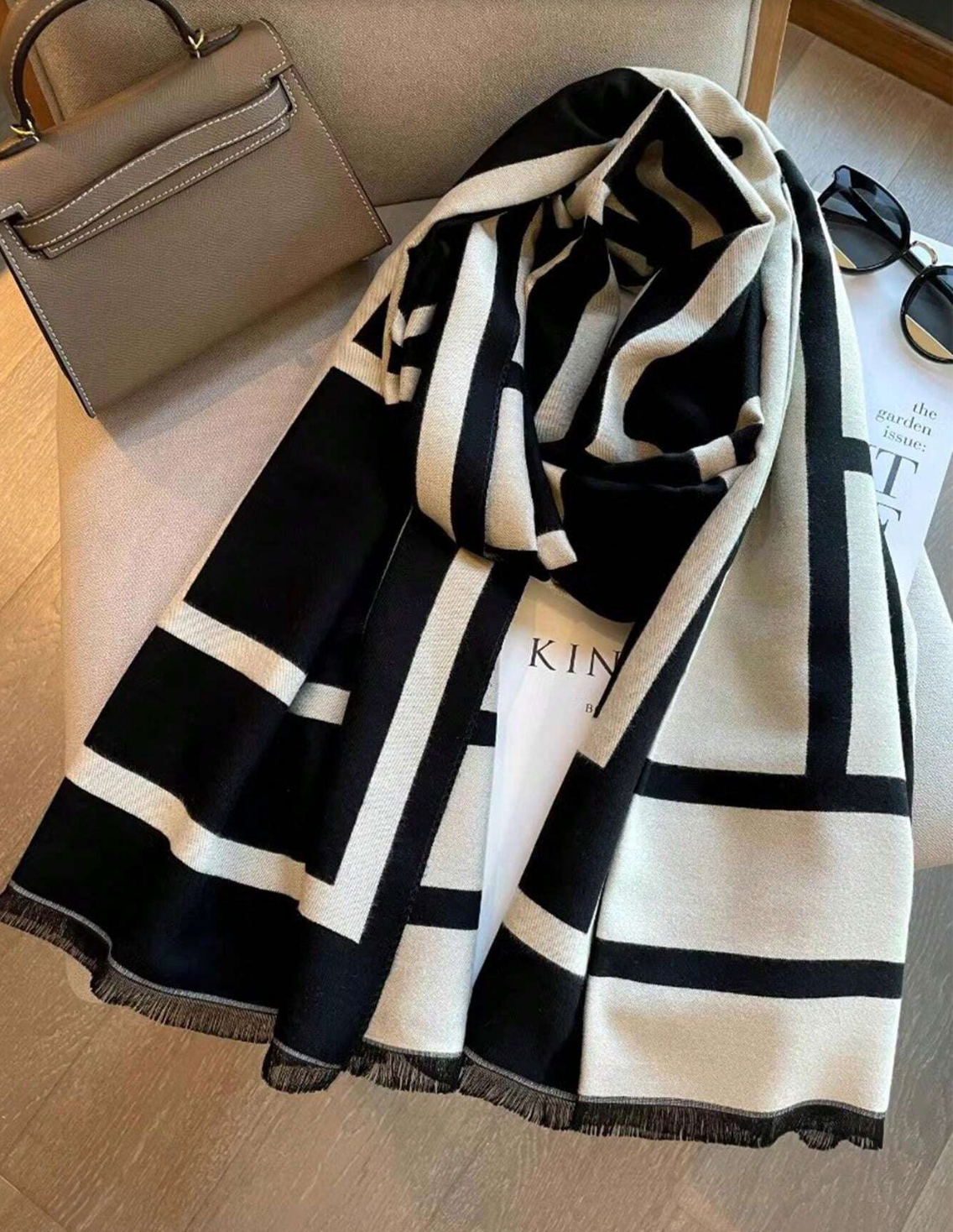 Alyssa – Eleganter Grafischer Schal