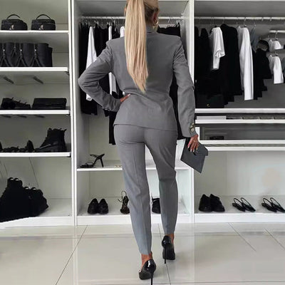 Thirza – Zweireihigem Blazer Und Schmal Geschnittener Hose Setz