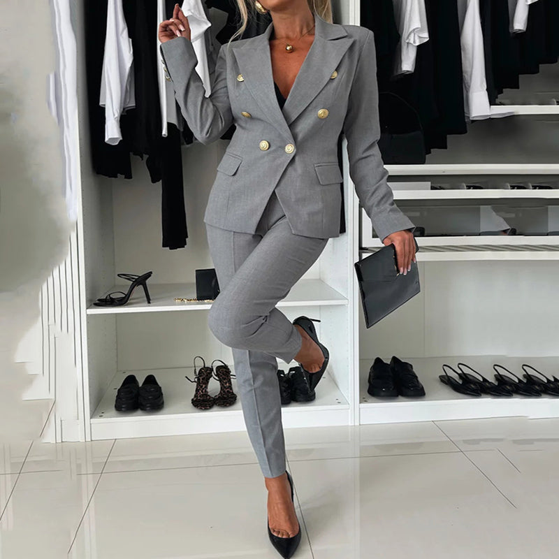 Thirza – Zweireihigem Blazer Und Schmal Geschnittener Hose Setz